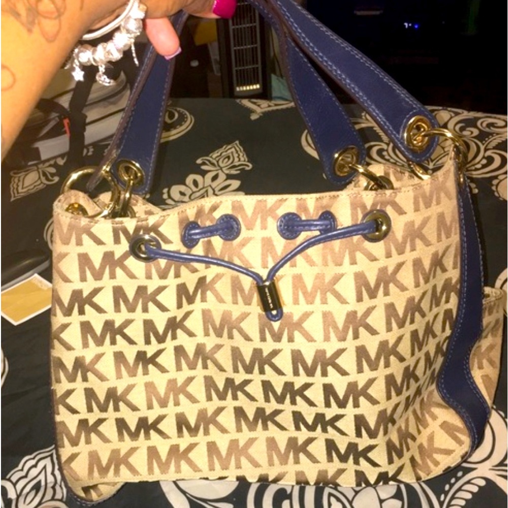 🎉MICHAEL KORS Signature Handbag!!🎉